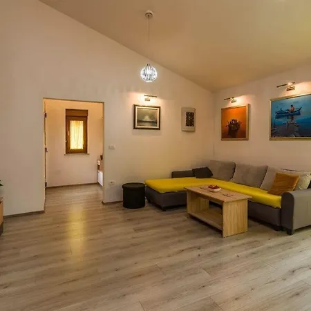 Villa Ambrosiana Comfortable Galižana